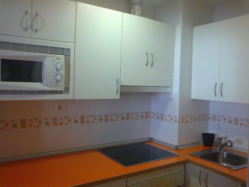 Apartamentos Bahia De Huelin Малага Экстерьер фото