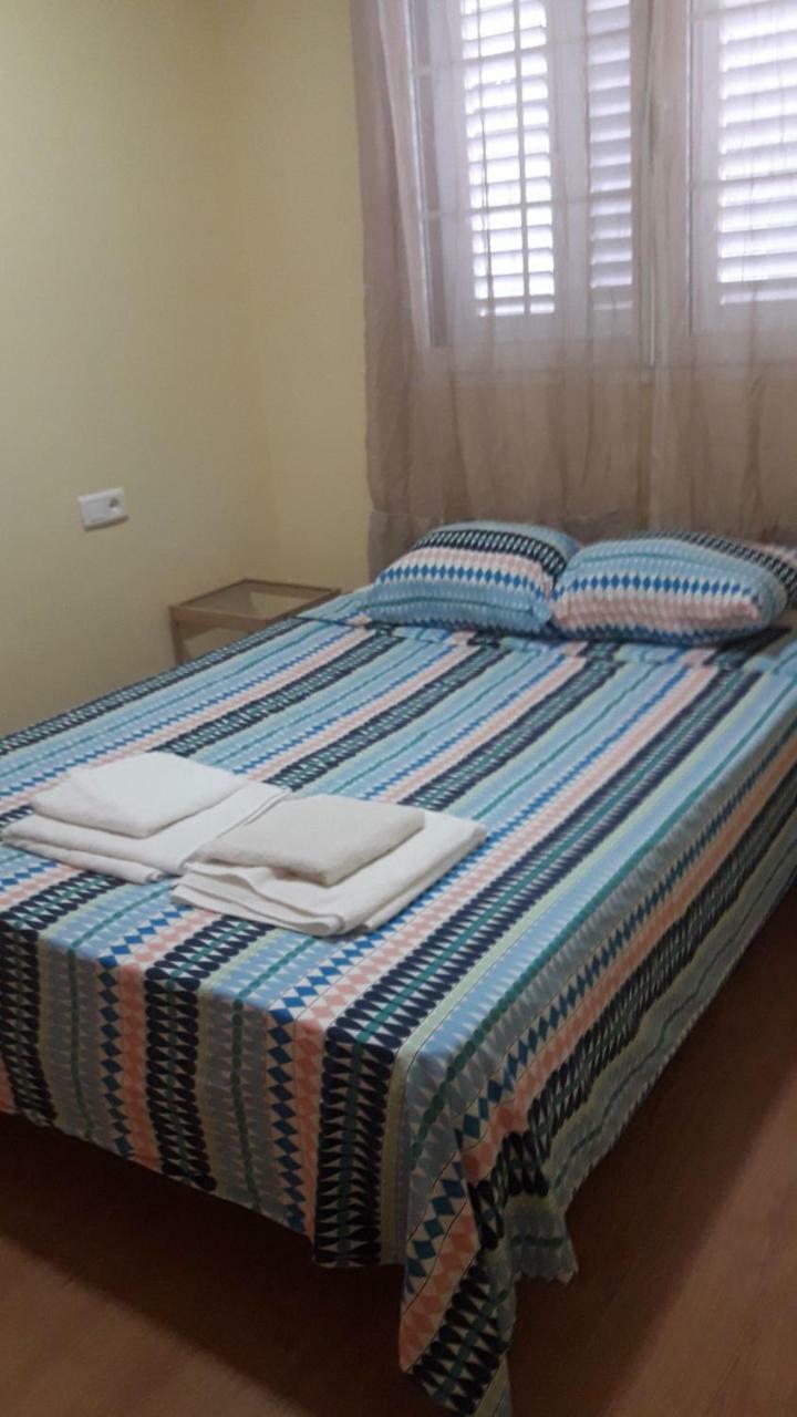 Apartamentos Bahia De Huelin Малага Экстерьер фото
